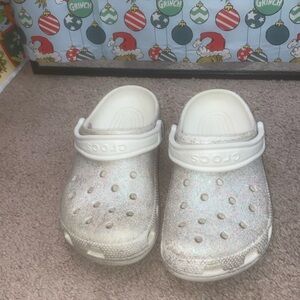 Crocs
Glitter white